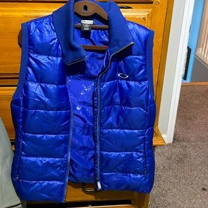 Women’s Oakley puffer vest purple blue size medium